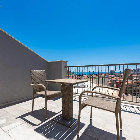 Rooftop & 4*