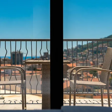 Rooftop & 4* Будва